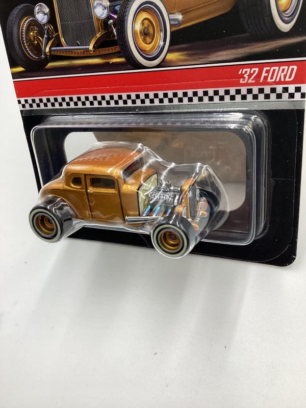 2021 Hot Wheels RLC #04464 17500 32 Ford Gold with protector Supply