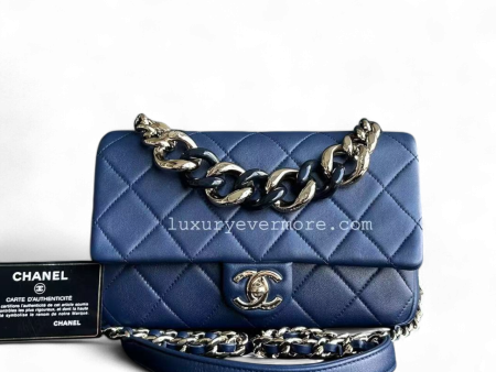 2020 Elegant Resin Chain Classic Flap Quilted Lambskin Dark Blue Two-Tone Golden Hardware No 29 Fashion