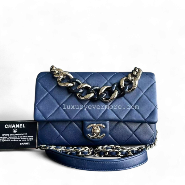 2020 Elegant Resin Chain Classic Flap Quilted Lambskin Dark Blue Two-Tone Golden Hardware No 29 Fashion