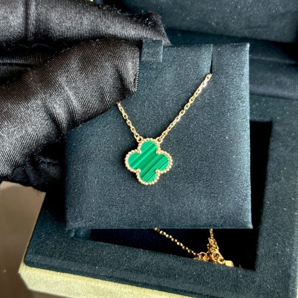 VCA Van Cleef & Arpels Vintage Alhambra Malachite 18K Yellow Gold Pendant Online now